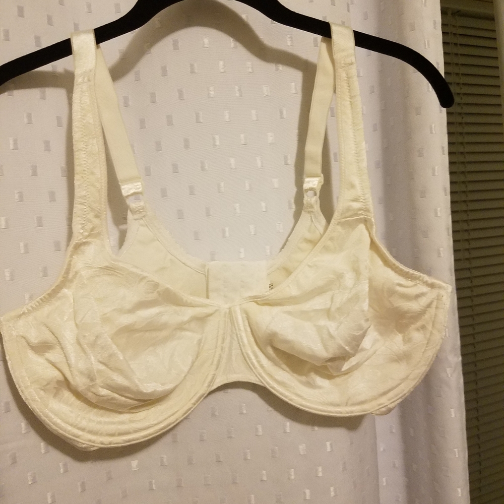Underwired bra.